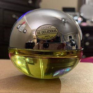 DKNY Be Delicious Eau de Parfum Spray 1.0 FL. Oz.